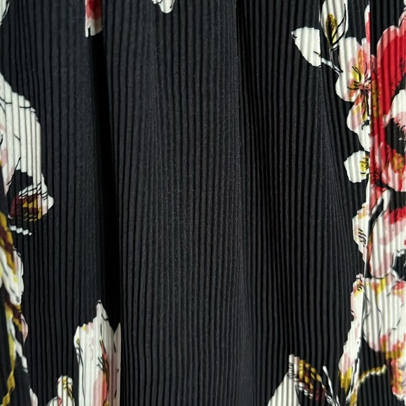 LuLu’s midi ruffled pleated long sleeve dress - Picture 4 of 13